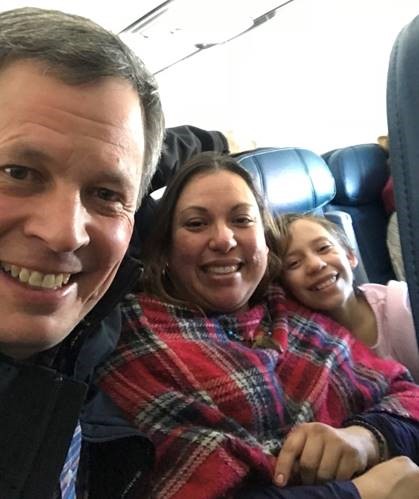 Dani on plane